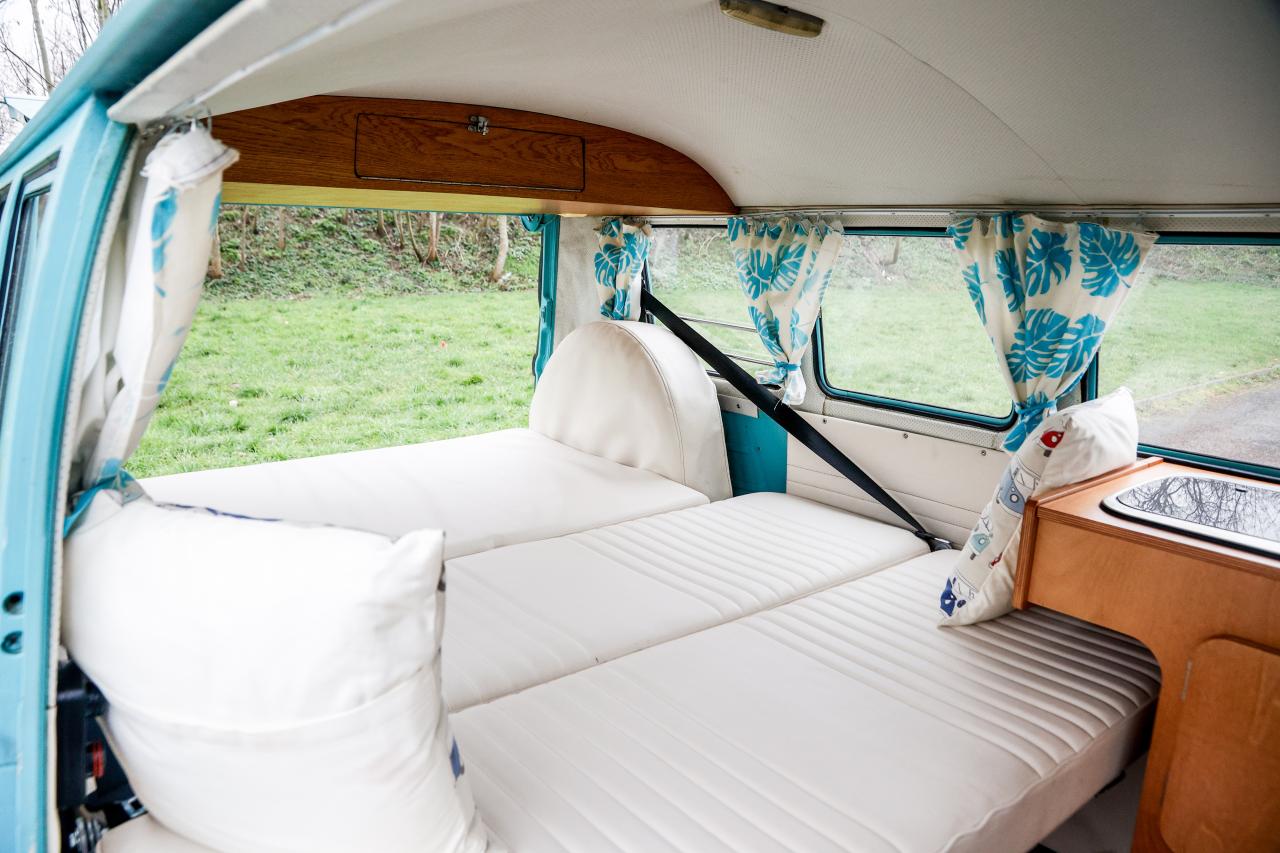 1966 Volkswagen Type 2 Split Screen (Microbus) 13 Window