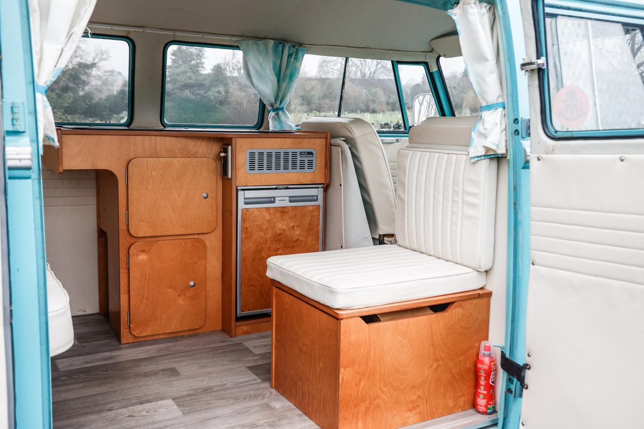 1966 Volkswagen Type 2 Split Screen (Microbus) 13 Window