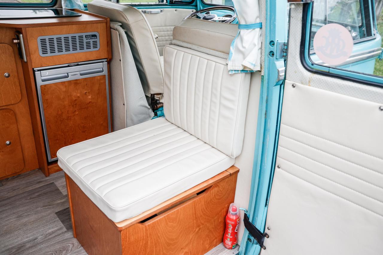 1966 Volkswagen Type 2 Split Screen (Microbus) 13 Window