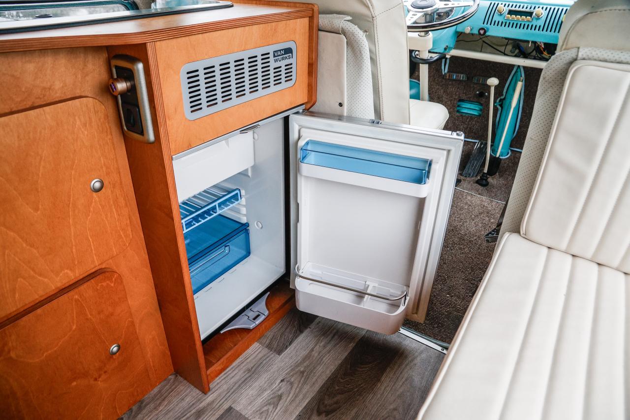 1966 Volkswagen Type 2 Split Screen (Microbus) 13 Window