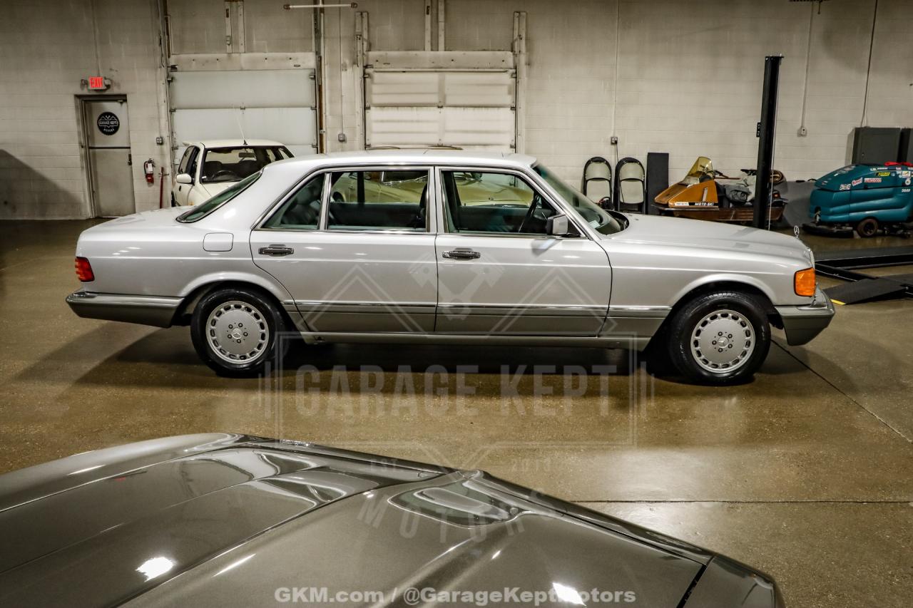 1991 Mercedes - Benz 560-Class