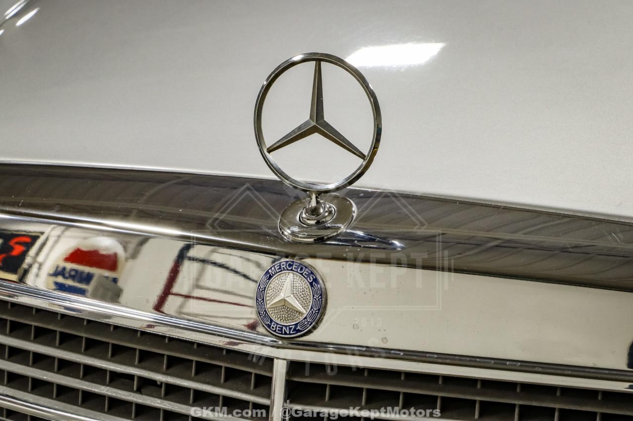 1991 Mercedes - Benz 560-Class