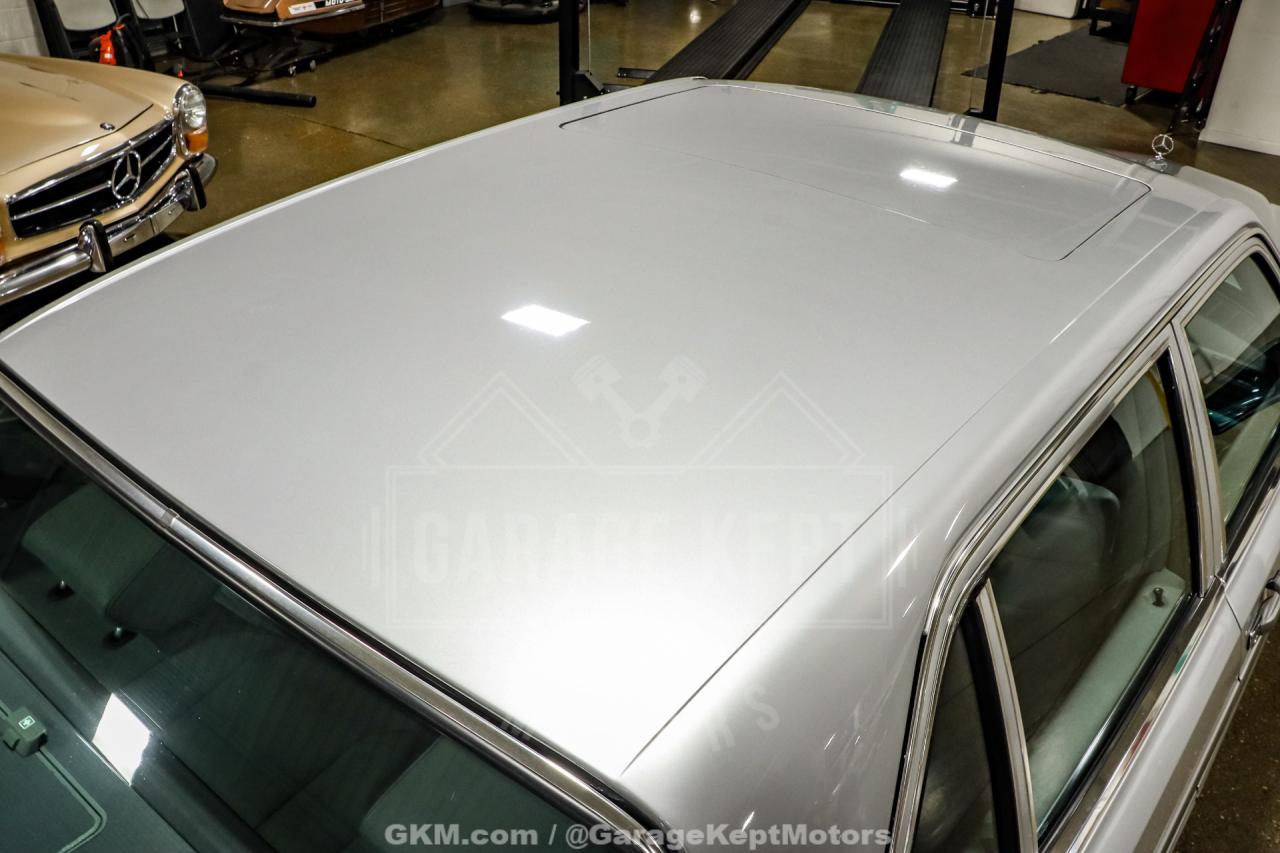 1991 Mercedes - Benz 560-Class
