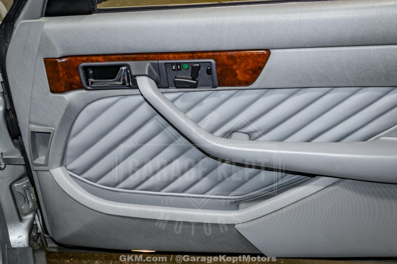 1991 Mercedes - Benz 560-Class