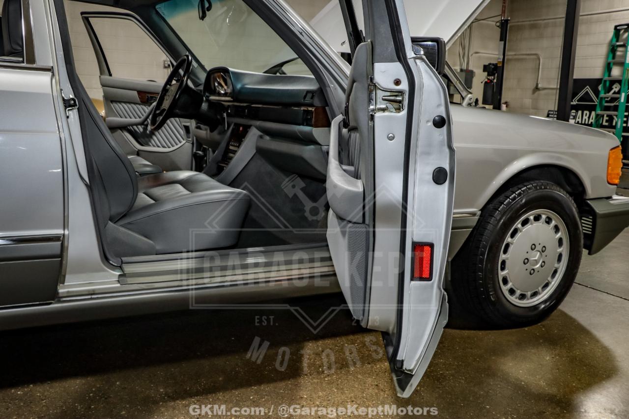 1991 Mercedes - Benz 560-Class