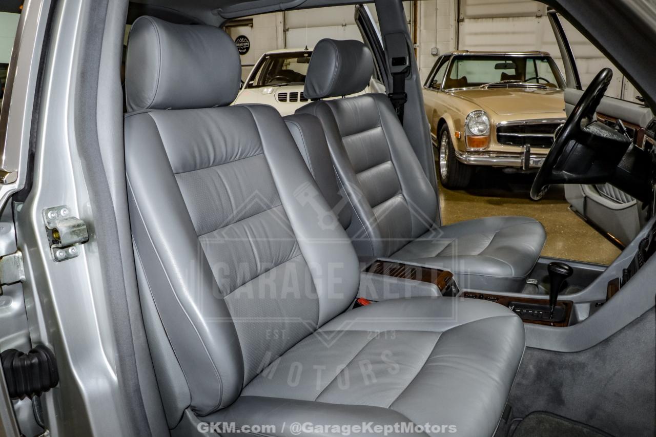 1991 Mercedes - Benz 560-Class