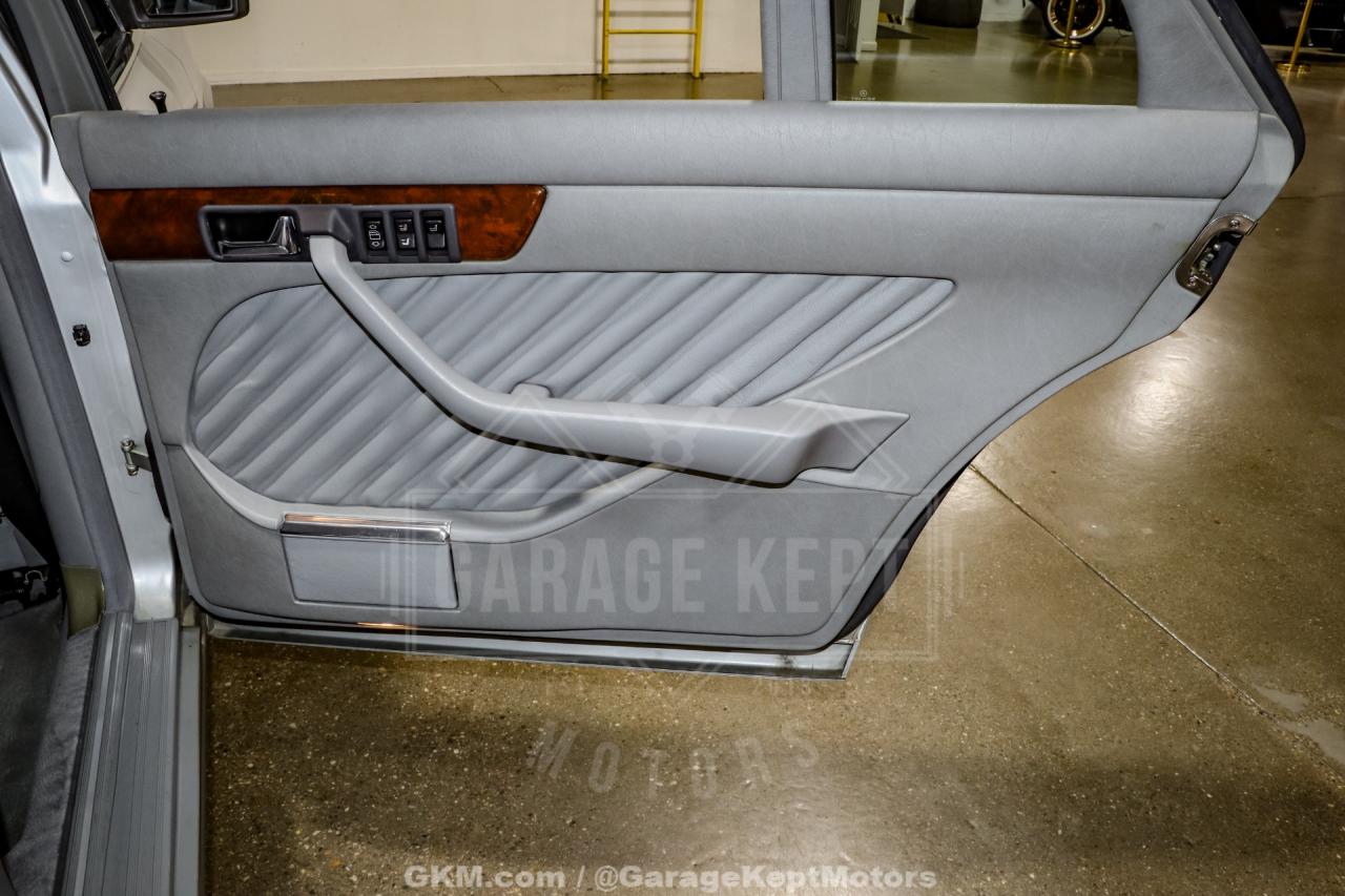 1991 Mercedes - Benz 560-Class