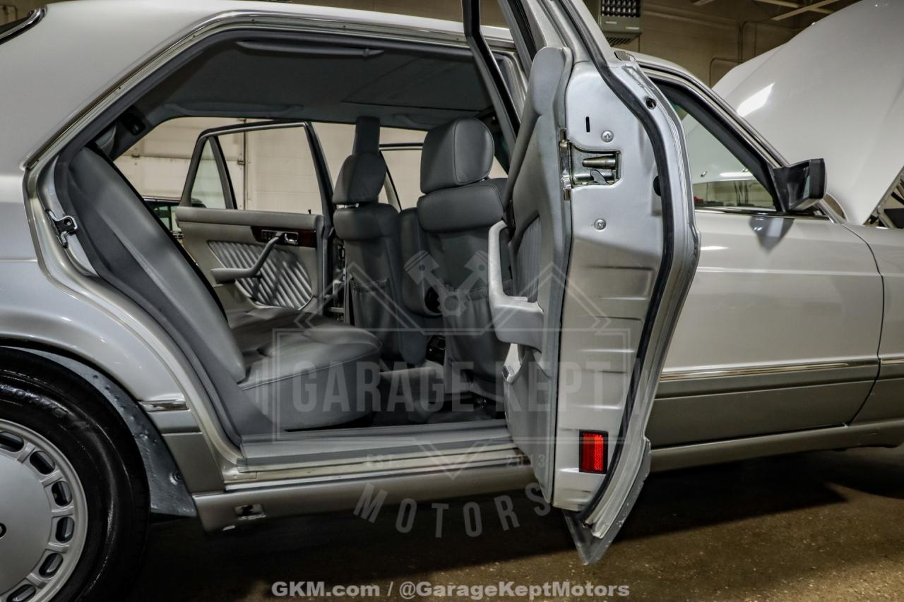 1991 Mercedes - Benz 560-Class