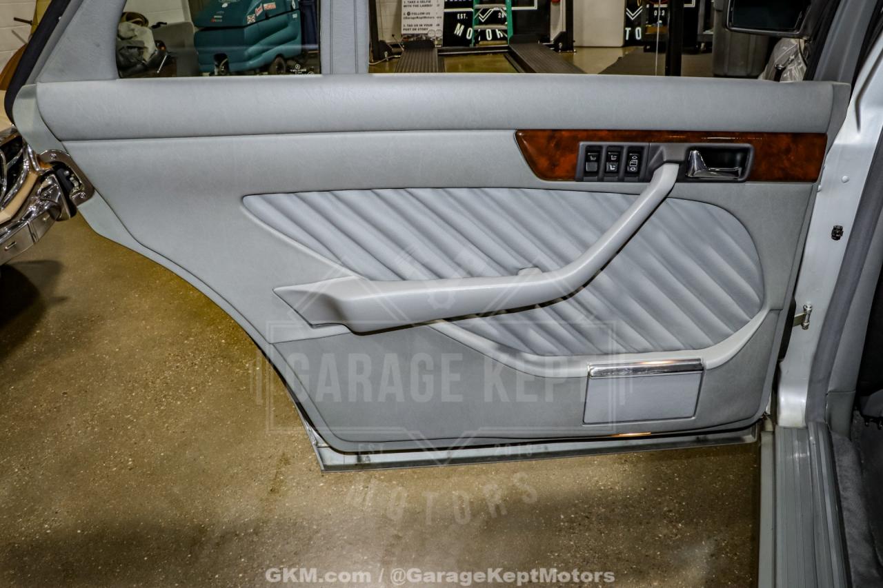 1991 Mercedes - Benz 560-Class