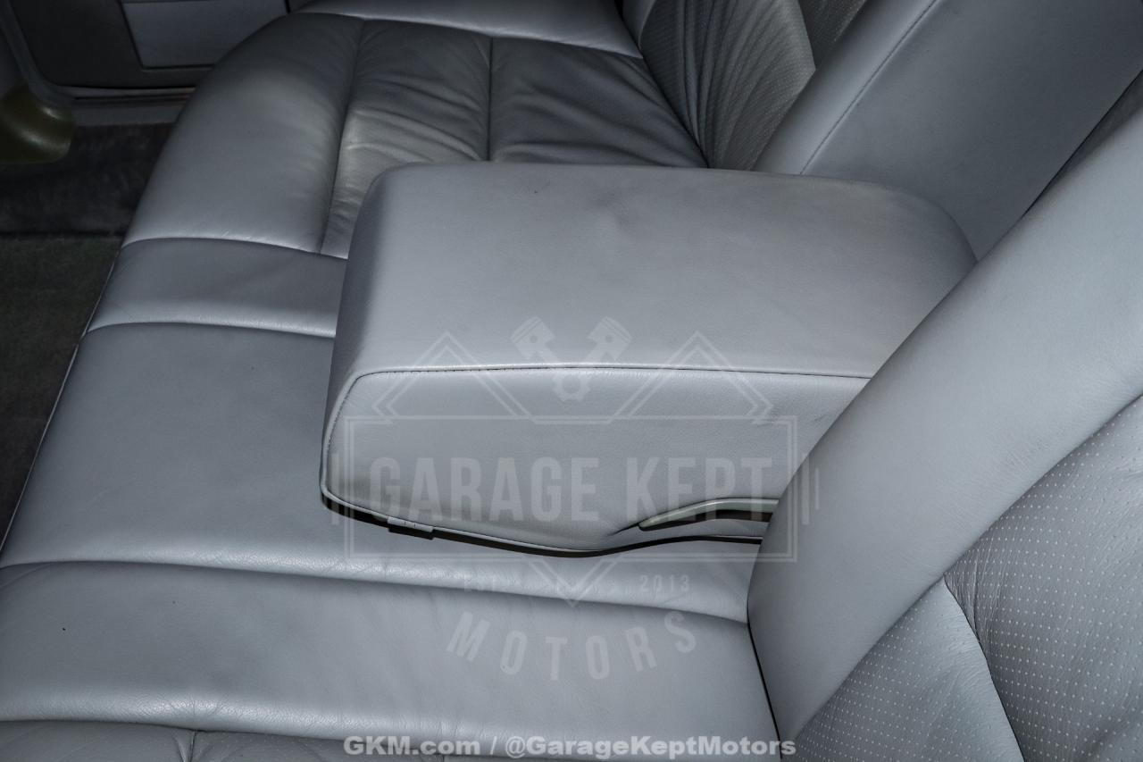 1991 Mercedes - Benz 560-Class