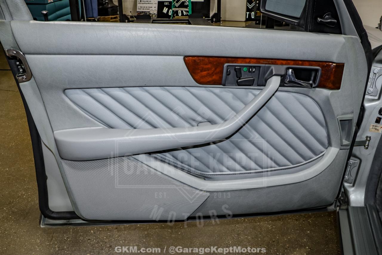 1991 Mercedes - Benz 560-Class