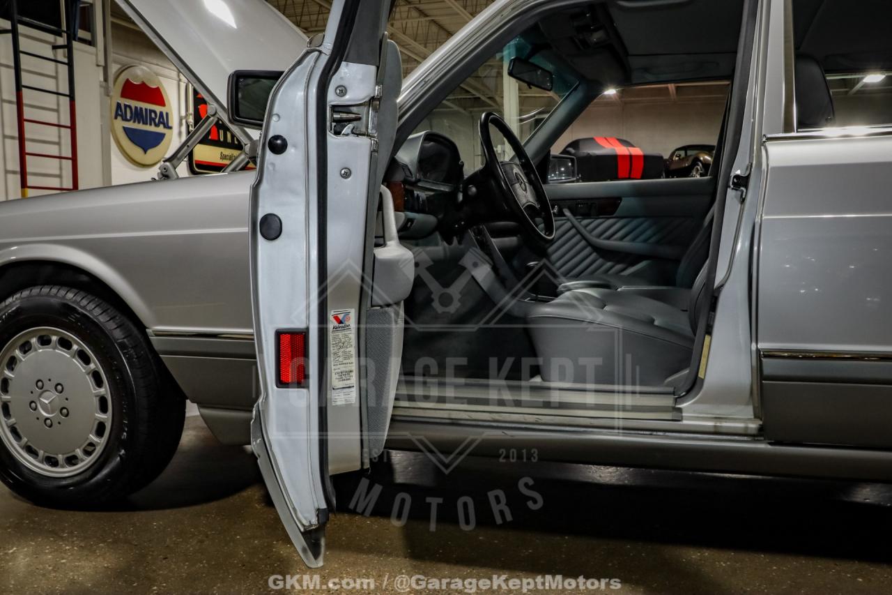 1991 Mercedes - Benz 560-Class