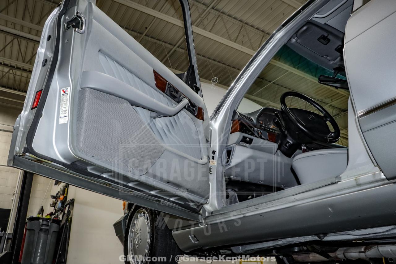 1991 Mercedes - Benz 560-Class