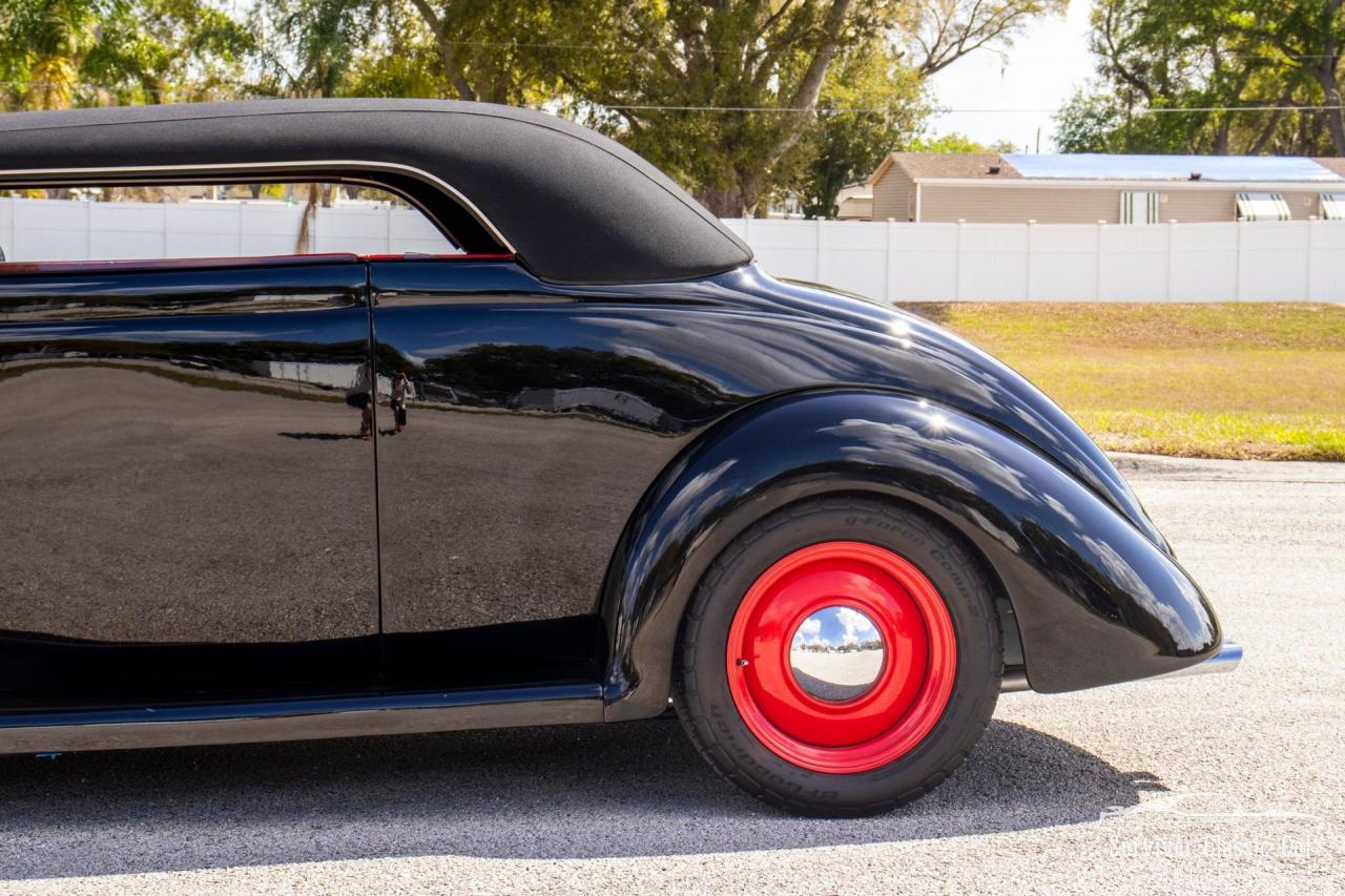 1937 Ford Cabriolet