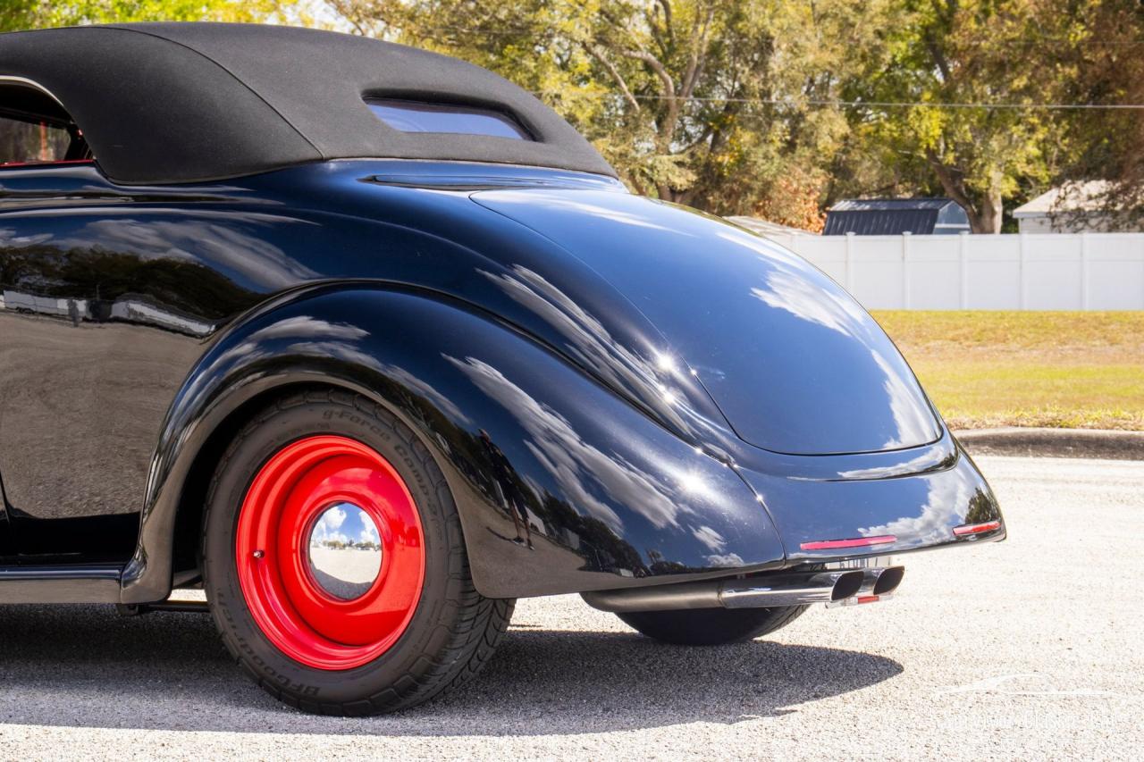 1937 Ford Cabriolet