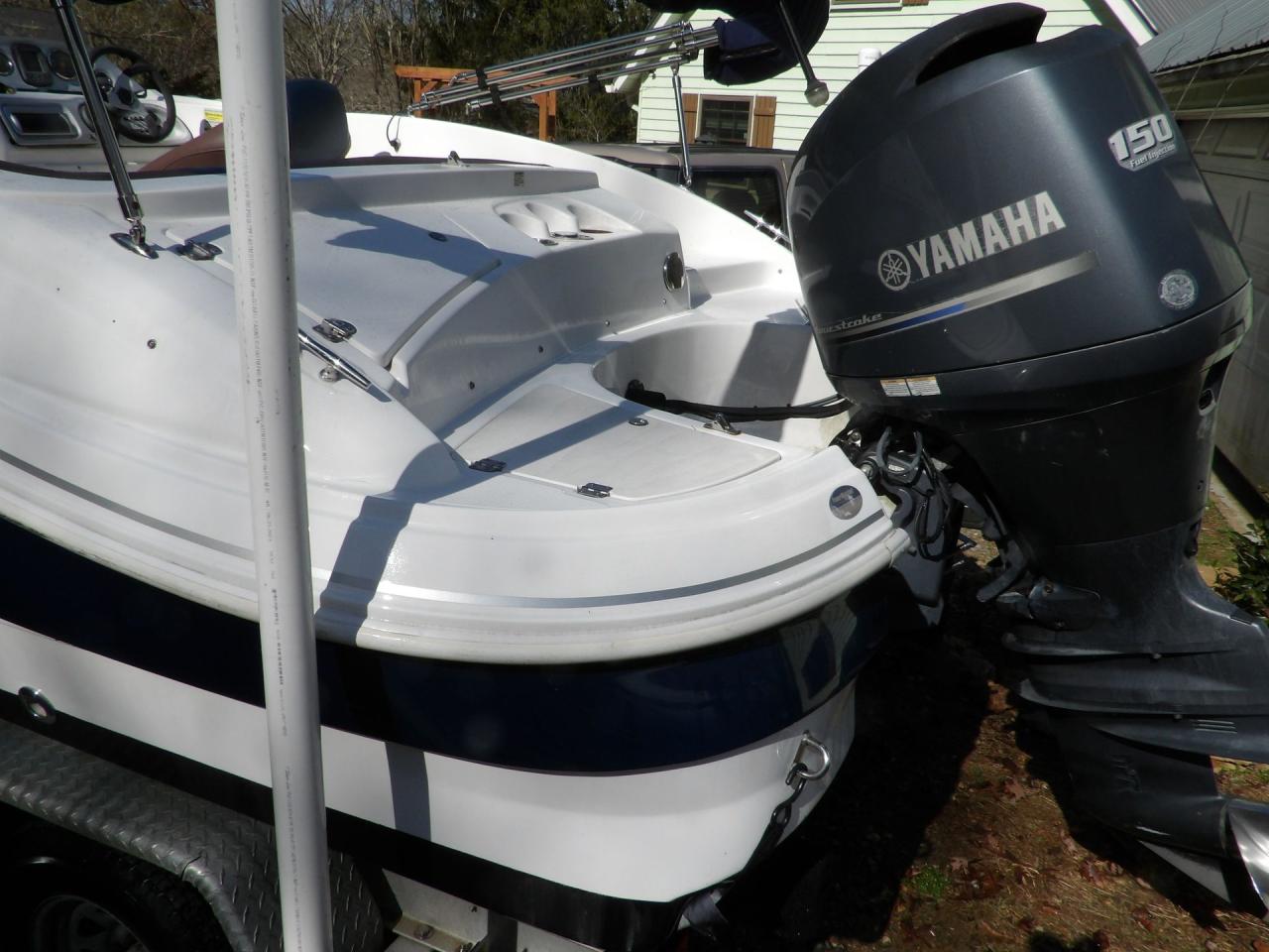 2013 Hurricane Sun Deck 203 Sport