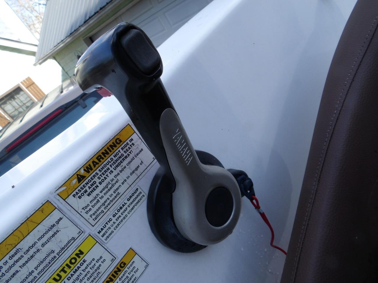 2013 Hurricane Sun Deck 203 Sport