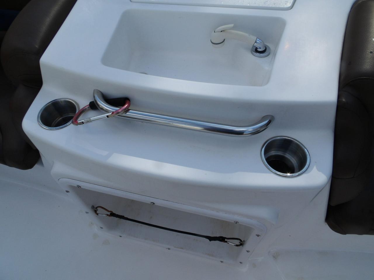 2013 Hurricane Sun Deck 203 Sport