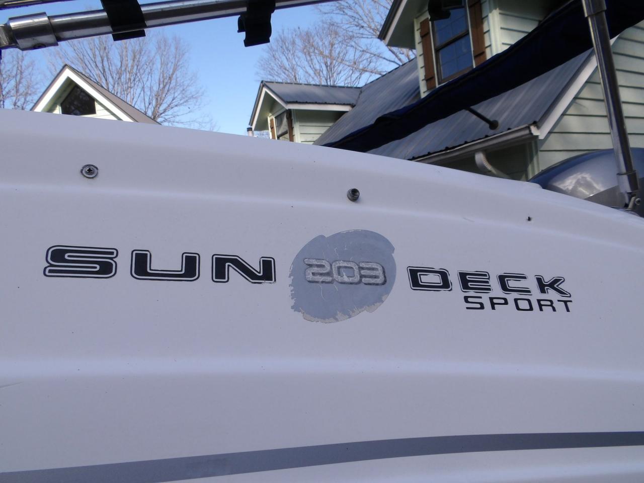 2013 Hurricane Sun Deck 203 Sport