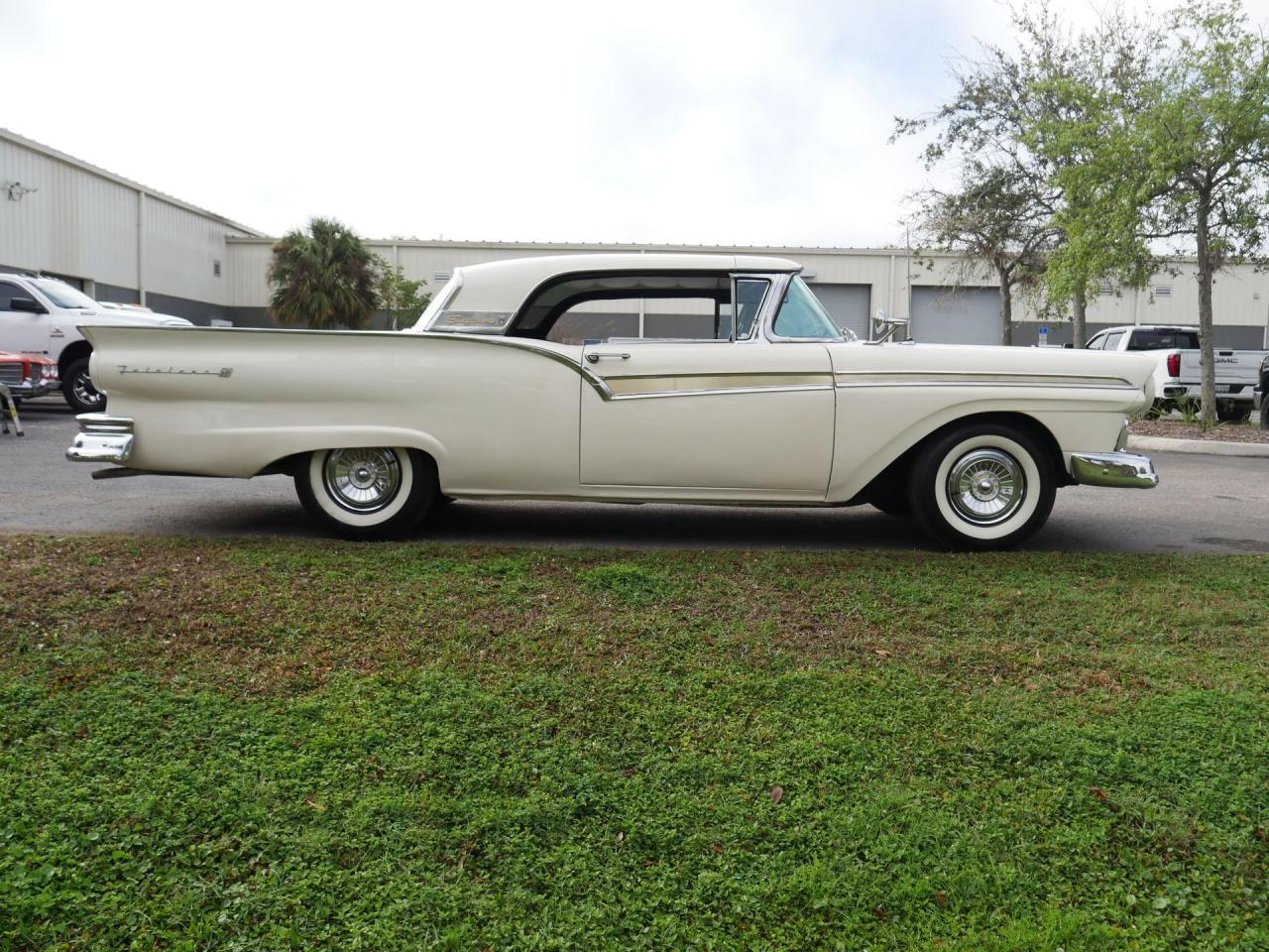 1957 Ford Fairlane Skyliner