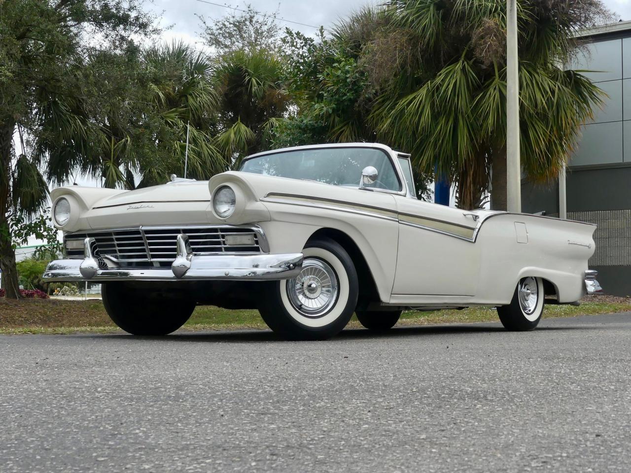 1957 Ford Fairlane Skyliner