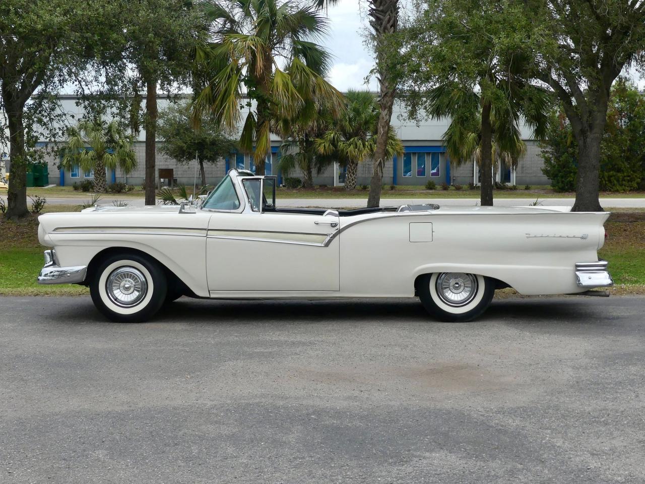 1957 Ford Fairlane Skyliner