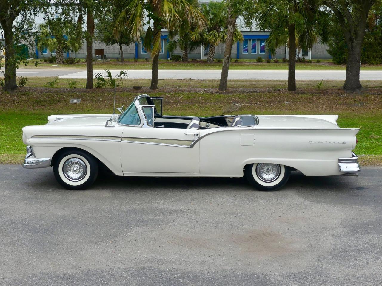 1957 Ford Fairlane Skyliner