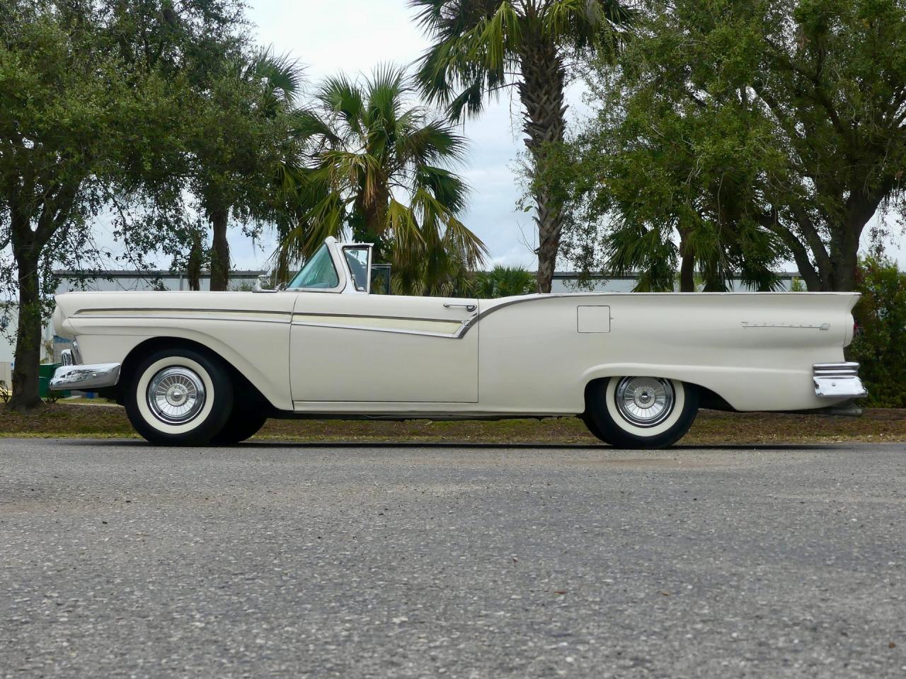 1957 Ford Fairlane Skyliner