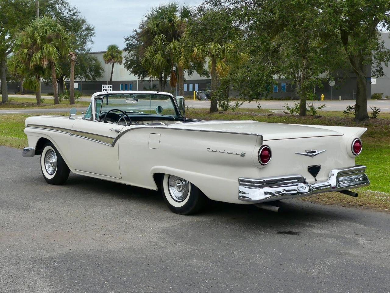 1957 Ford Fairlane Skyliner