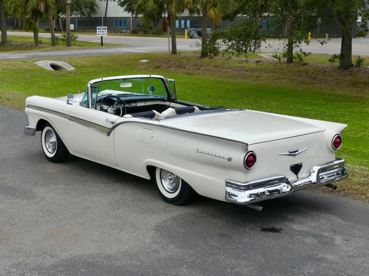 1957 Ford Fairlane Skyliner