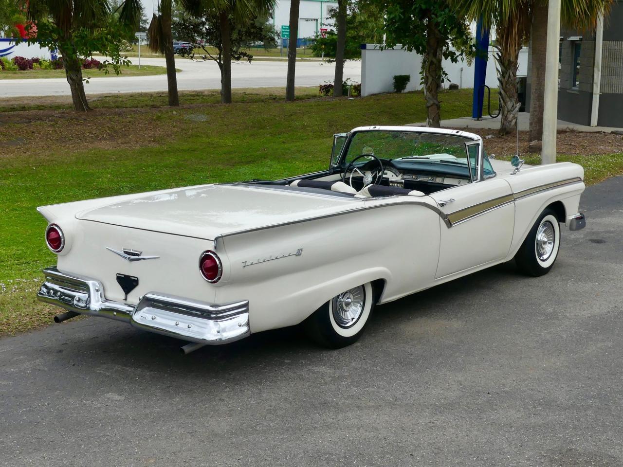1957 Ford Fairlane Skyliner