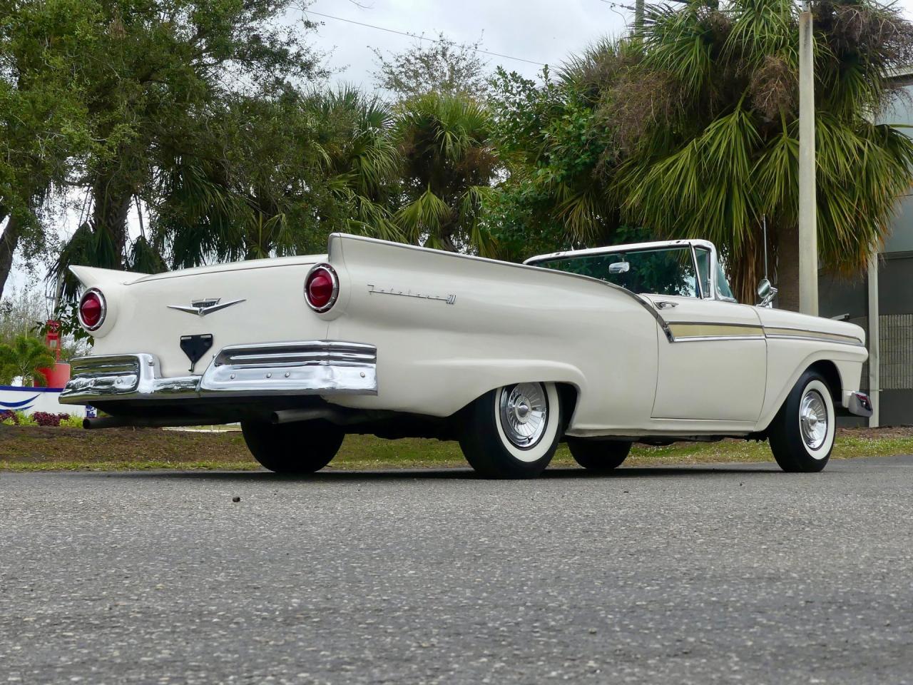 1957 Ford Fairlane Skyliner