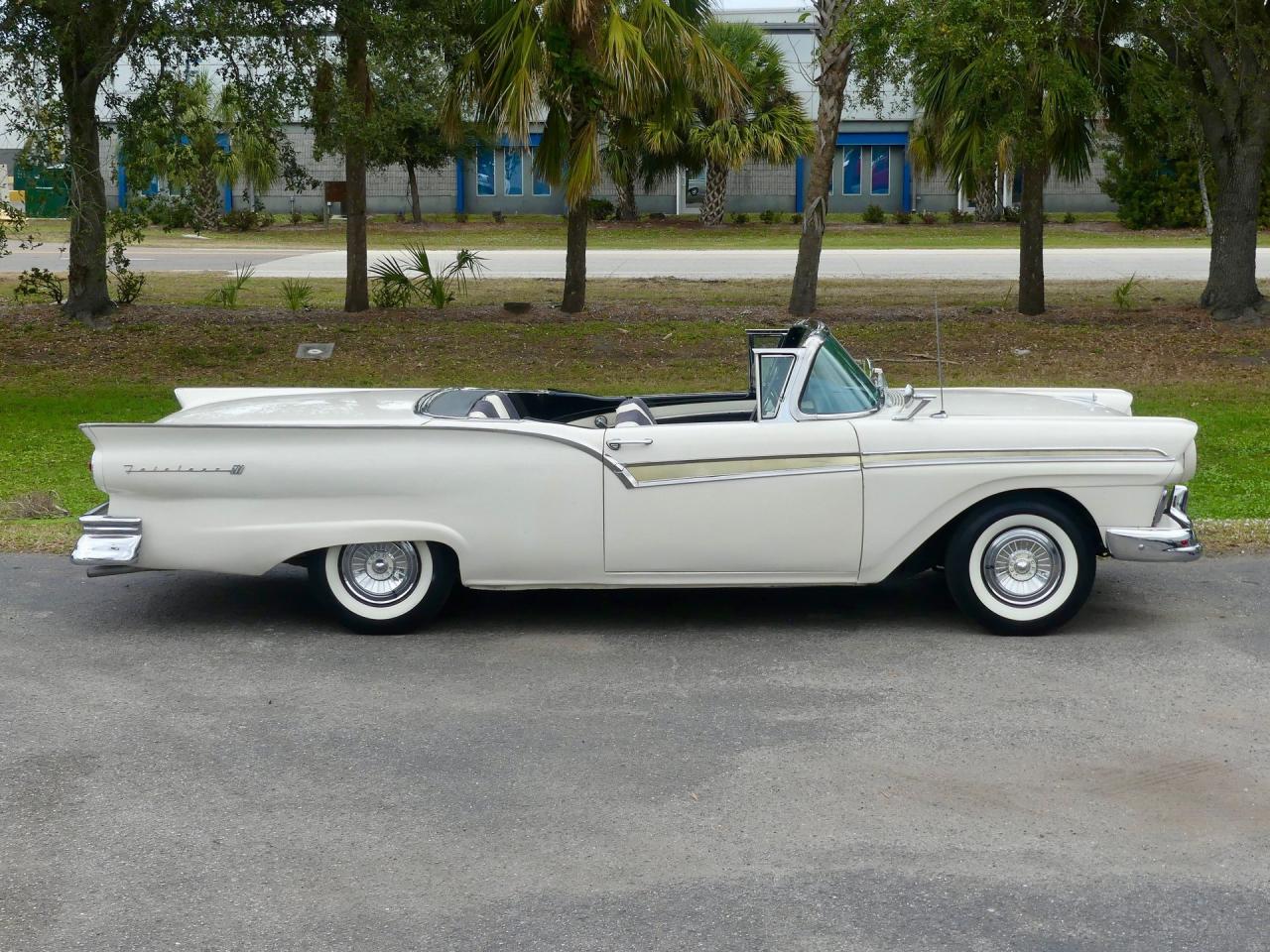 1957 Ford Fairlane Skyliner