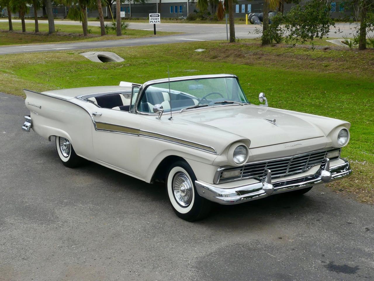 1957 Ford Fairlane Skyliner