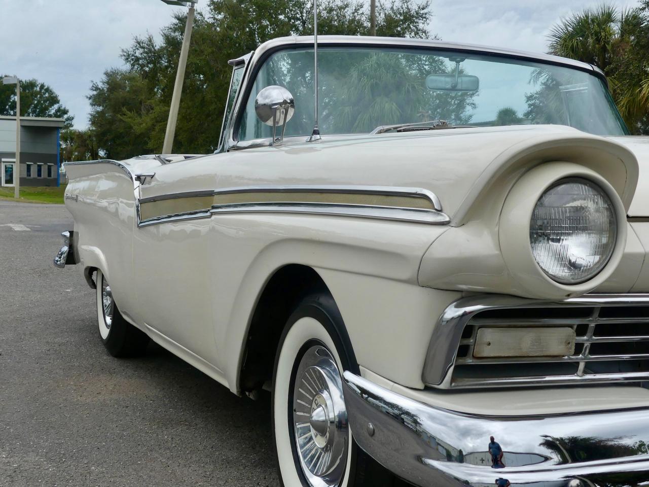 1957 Ford Fairlane Skyliner