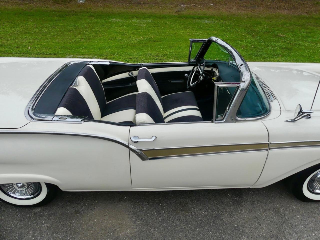 1957 Ford Fairlane Skyliner