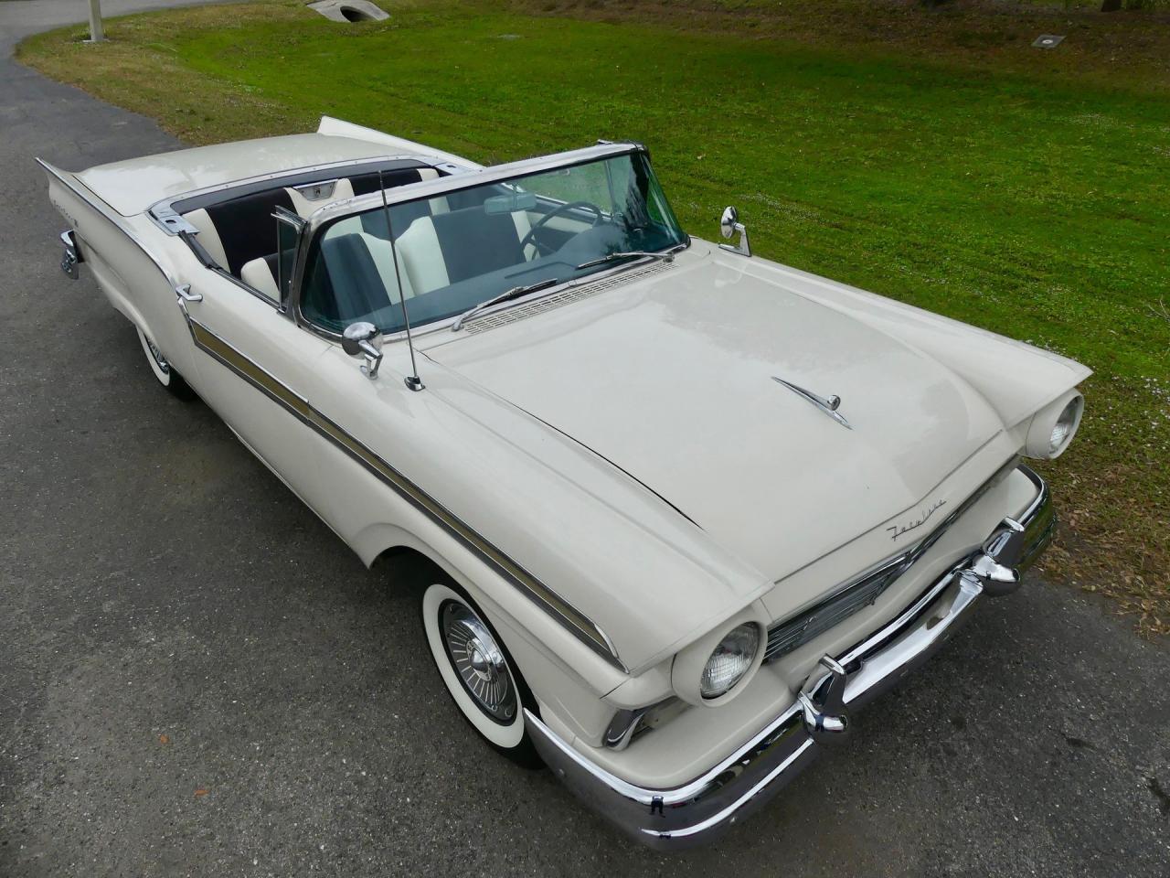 1957 Ford Fairlane Skyliner
