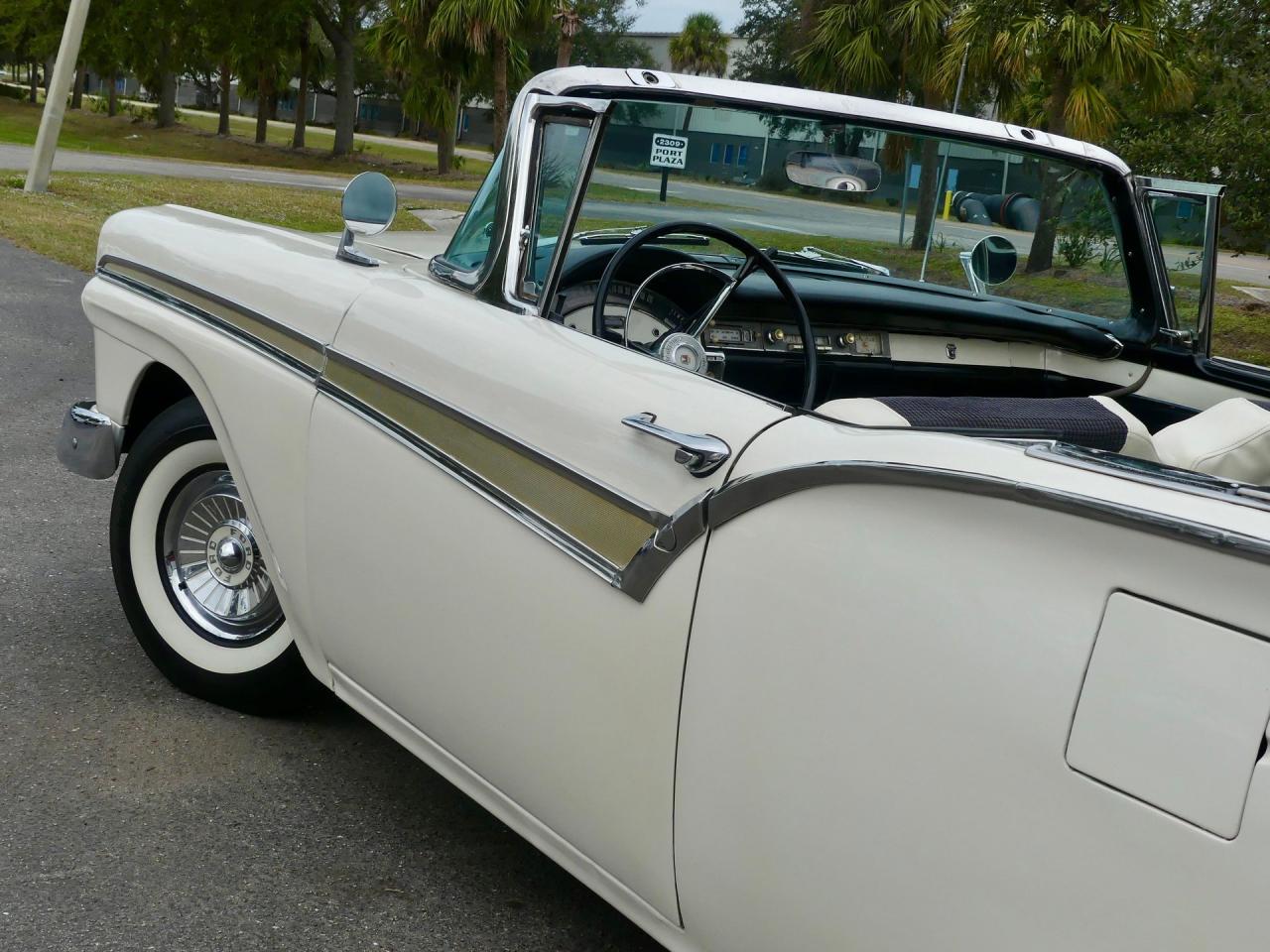 1957 Ford Fairlane Skyliner