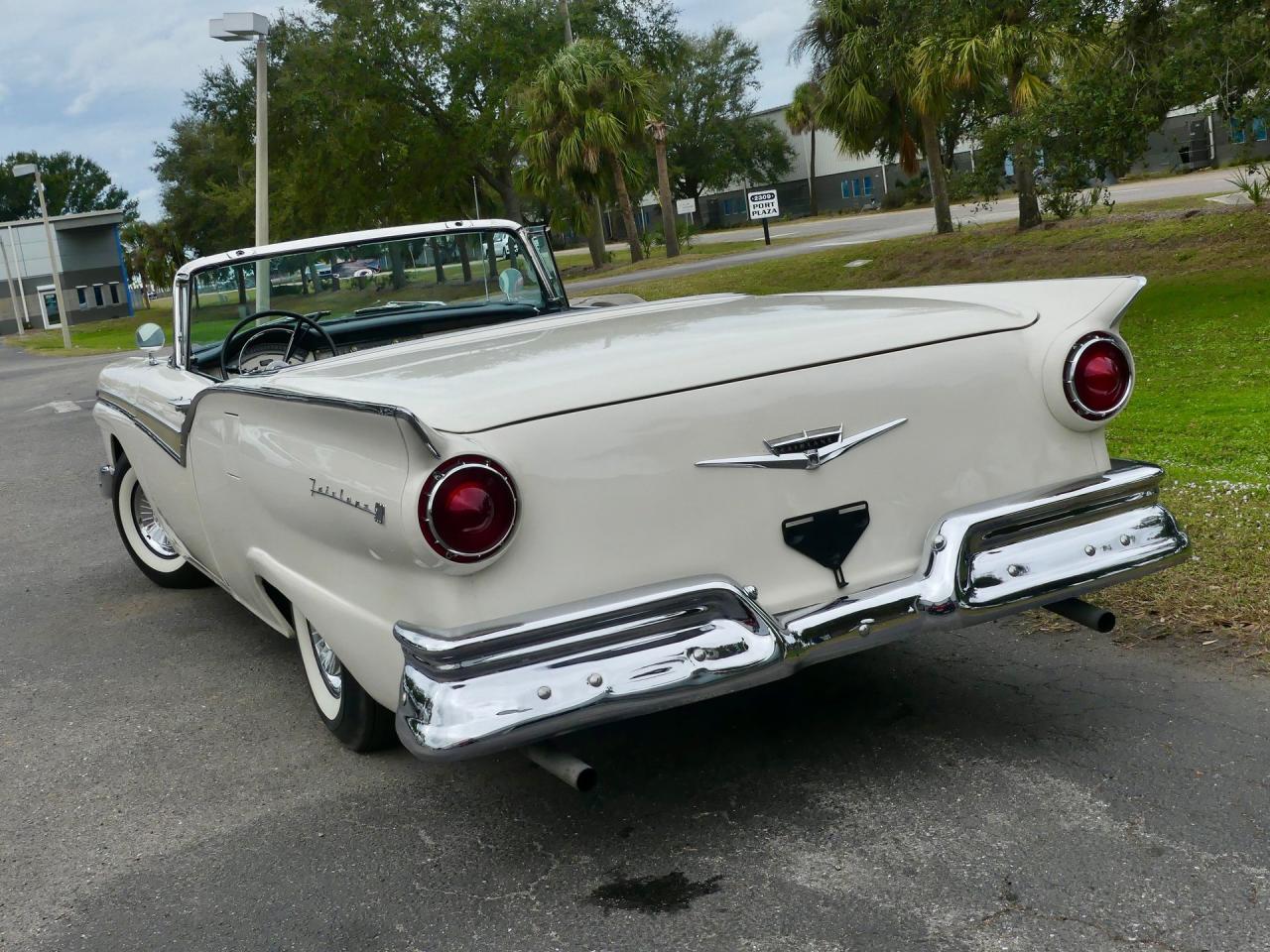 1957 Ford Fairlane Skyliner