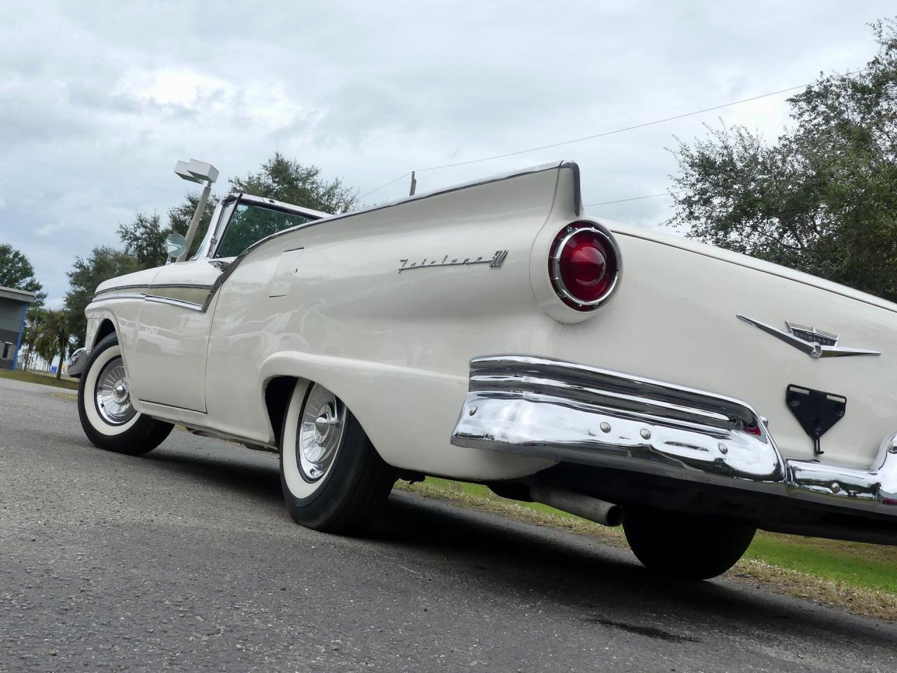 1957 Ford Fairlane Skyliner
