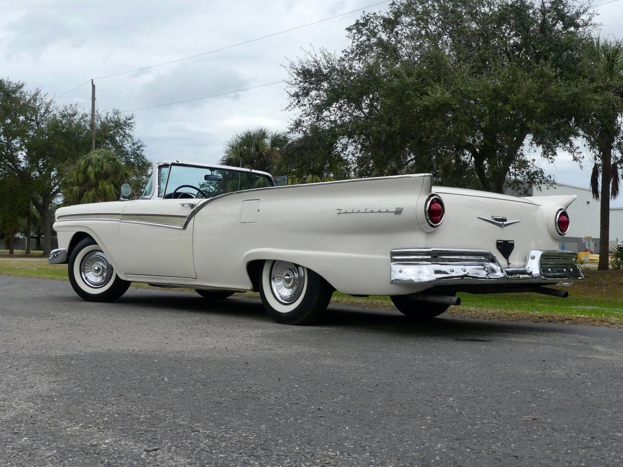 1957 Ford Fairlane Skyliner