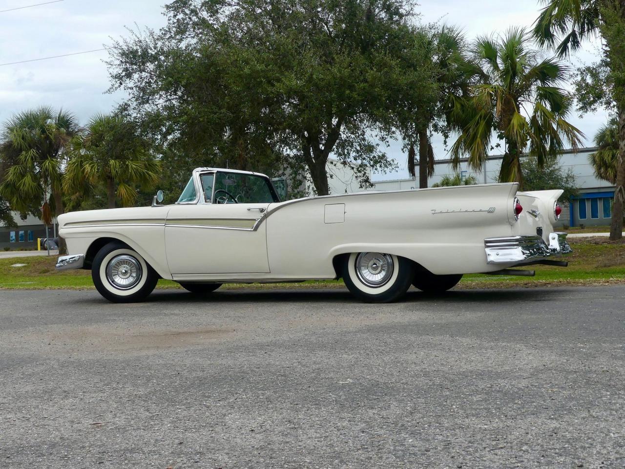 1957 Ford Fairlane Skyliner