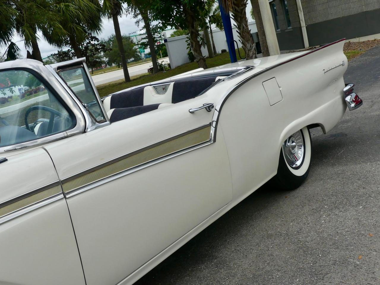 1957 Ford Fairlane Skyliner