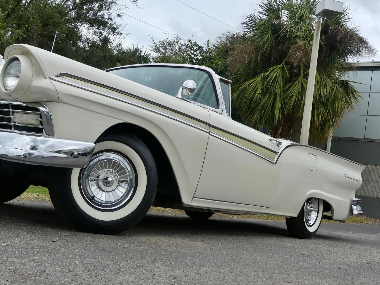 1957 Ford Fairlane Skyliner