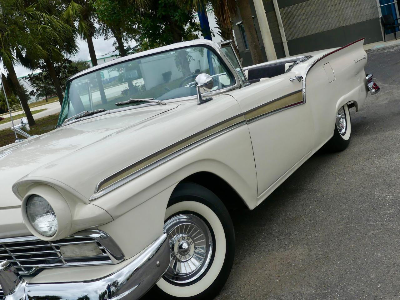 1957 Ford Fairlane Skyliner