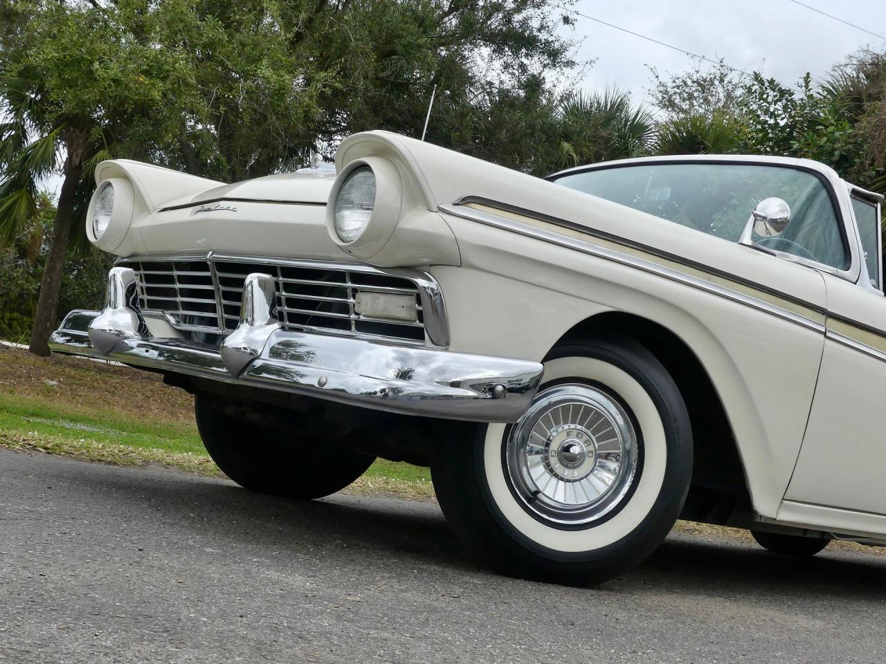 1957 Ford Fairlane Skyliner