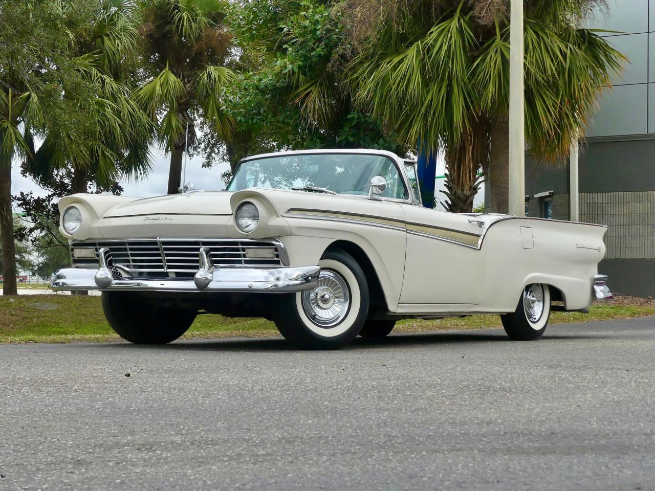 1957 Ford Fairlane Skyliner