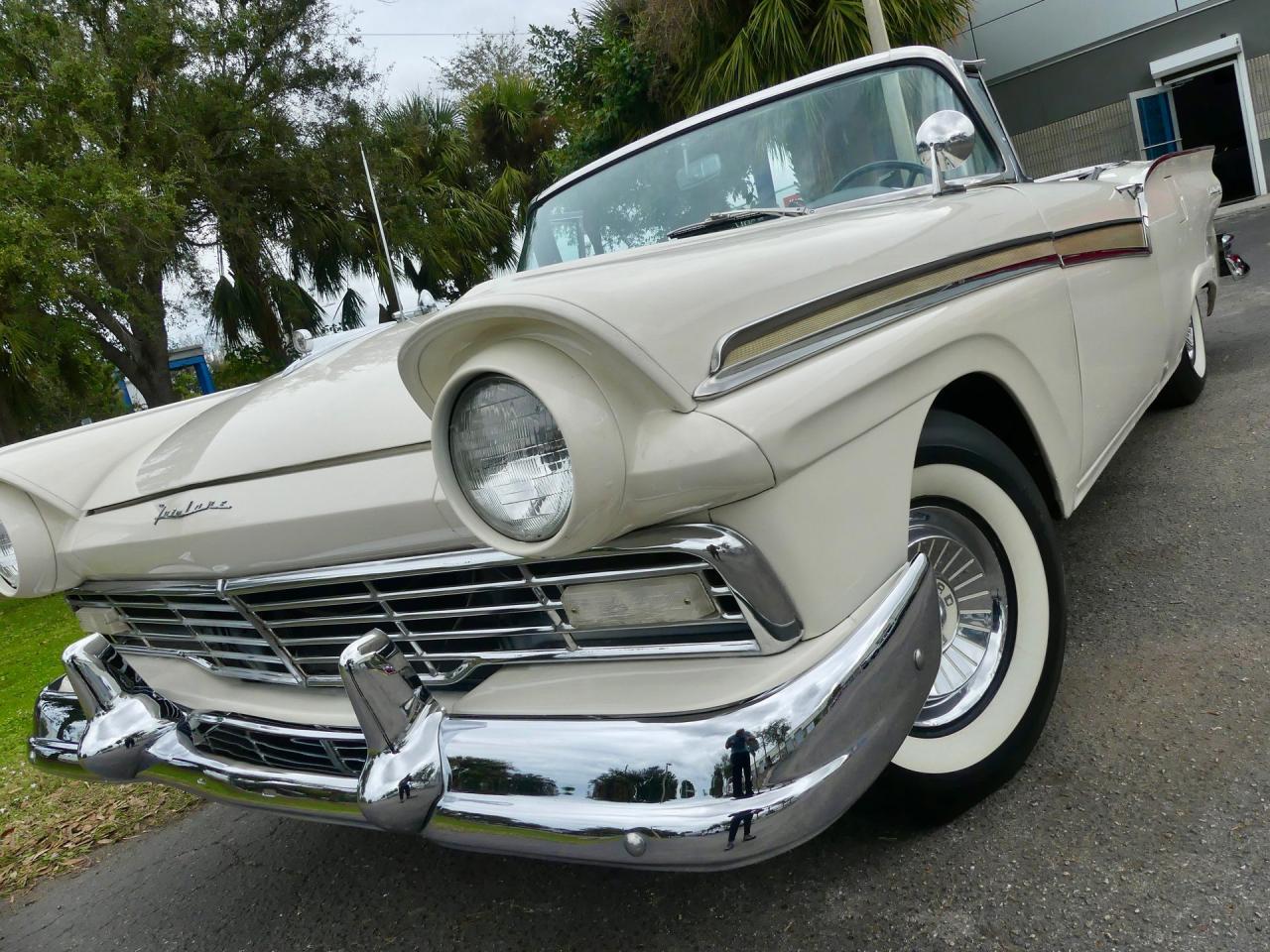 1957 Ford Fairlane Skyliner