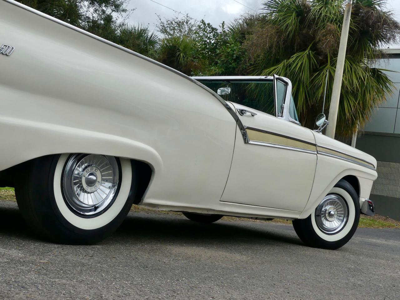 1957 Ford Fairlane Skyliner