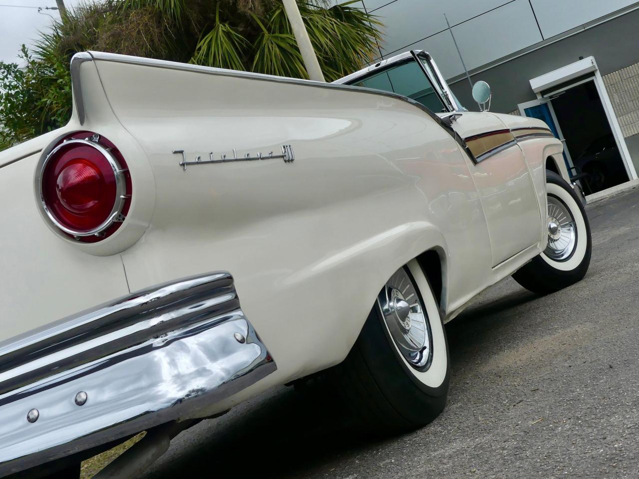 1957 Ford Fairlane Skyliner